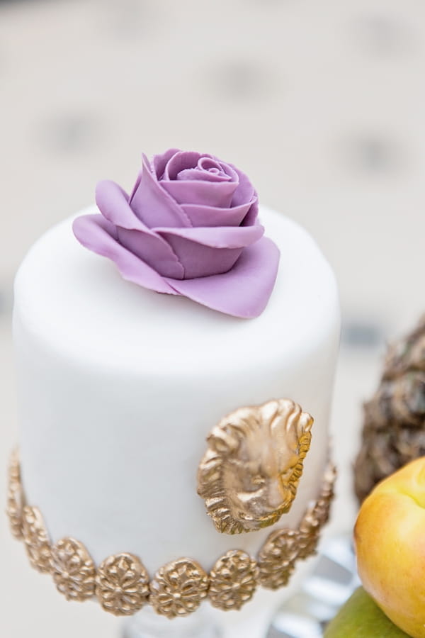 Purple sugar rose on cake