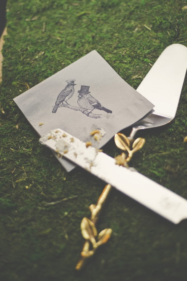 Bird napkin and cake knife