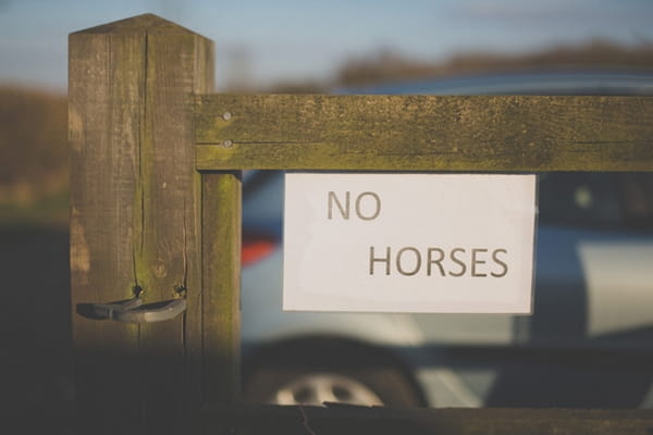 No horses sign