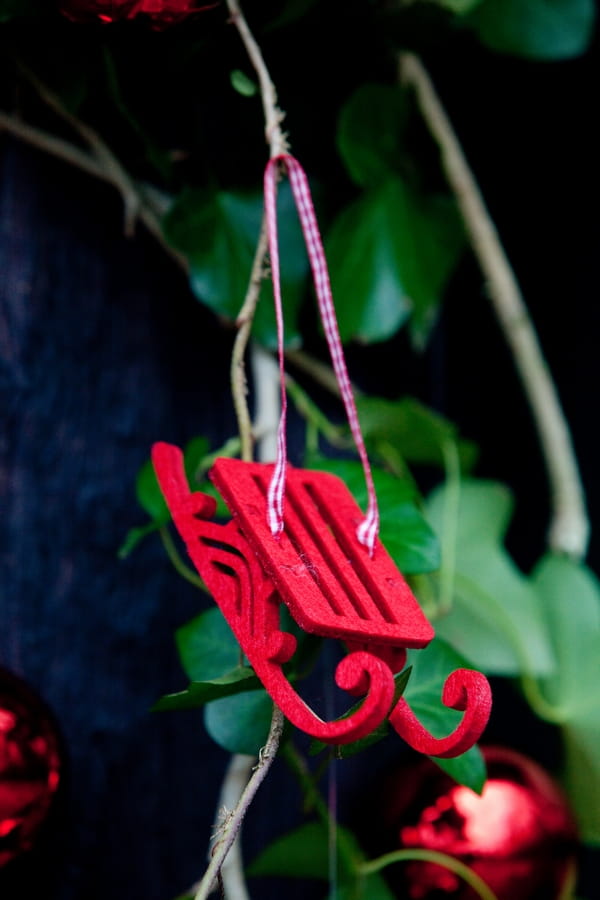 Small red sleigh decoration