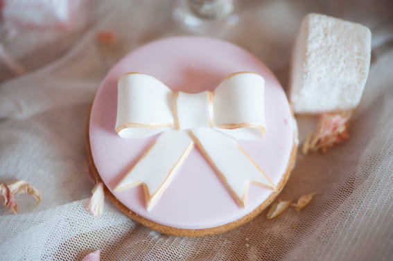 Bow decoration on biscuit