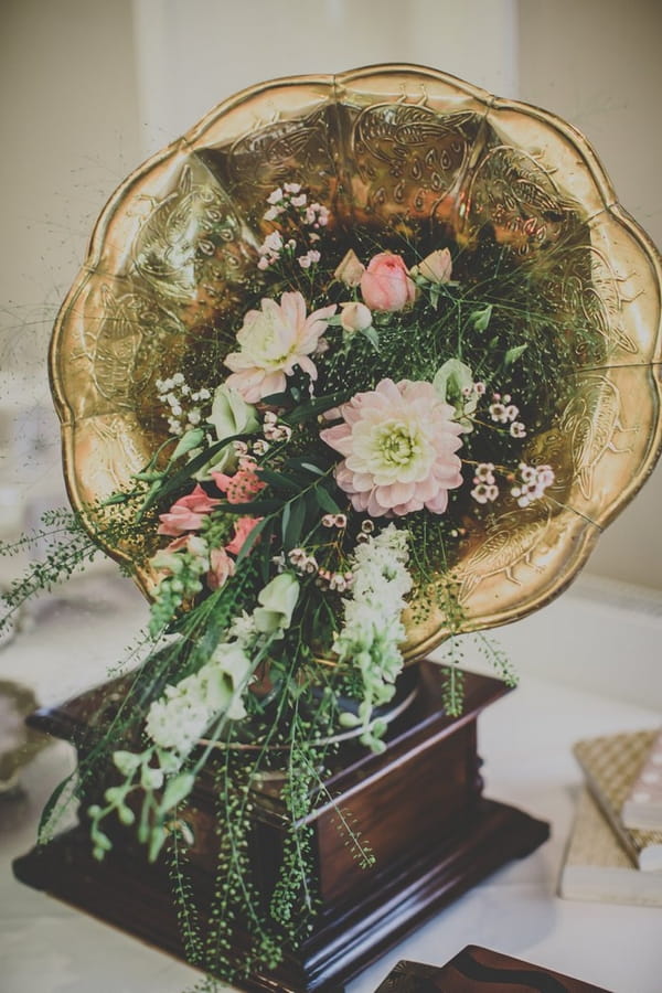 Gramophone with flowers in