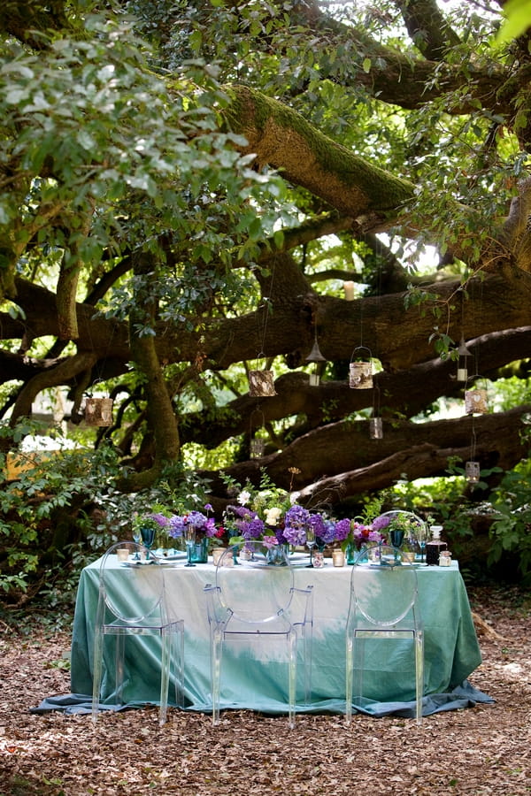 Wedding table with clear chairs