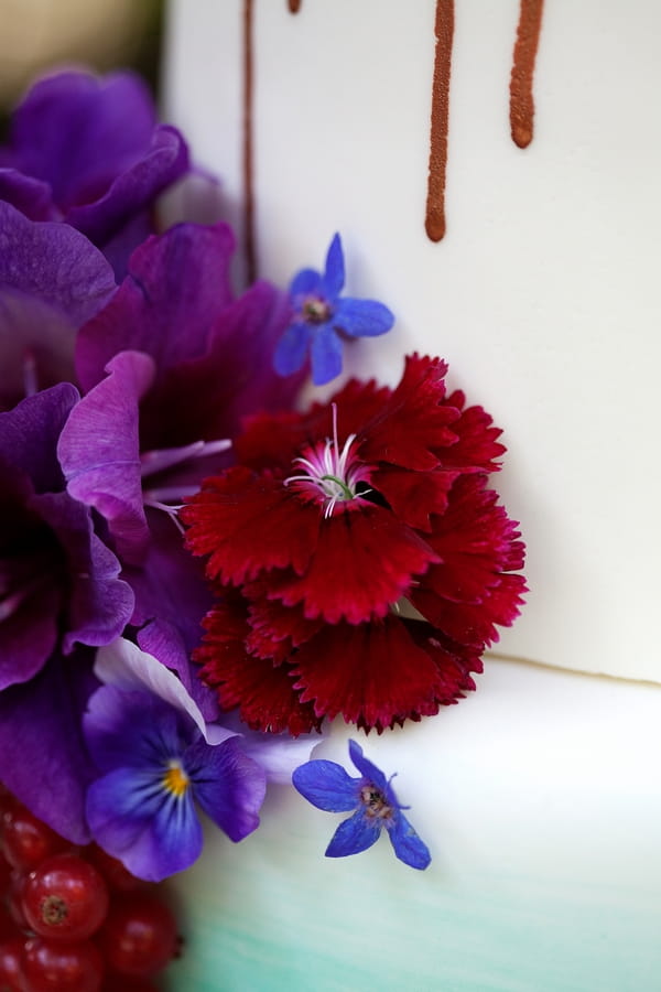 Flowers on wedding cake