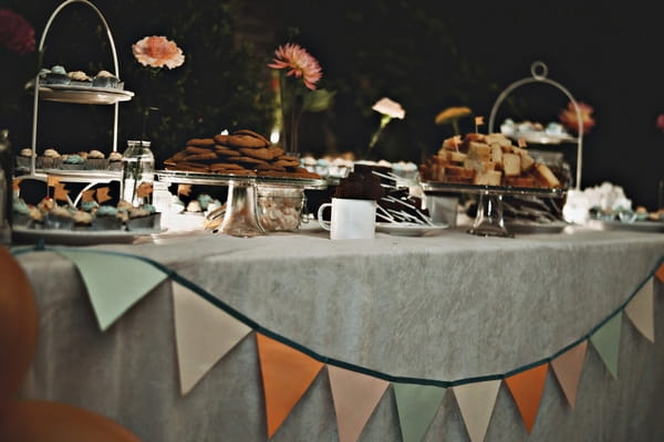 Table of wedding cakes