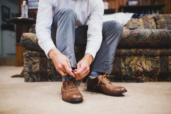 Groom doing shoes up