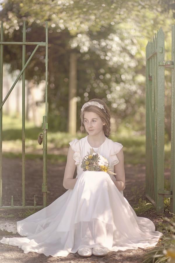 1920's bridesmaid sitting