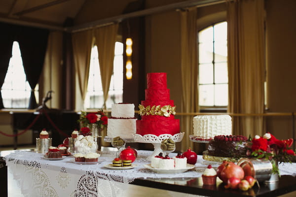 Christmas wedding cake table