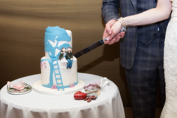 Cutting wedding cake