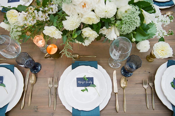 Wedding place setting with blue details