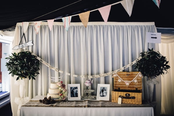 Vintage wedding cake table