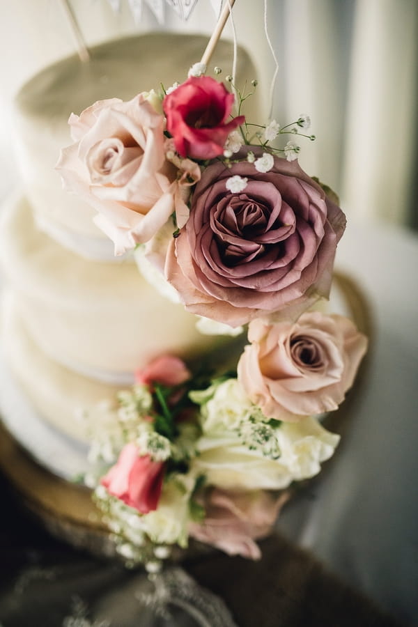 Flowers on wedding cake