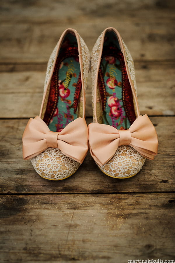 Flat bridal shoes with bow