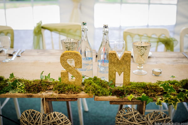 S and M letters on wedding table