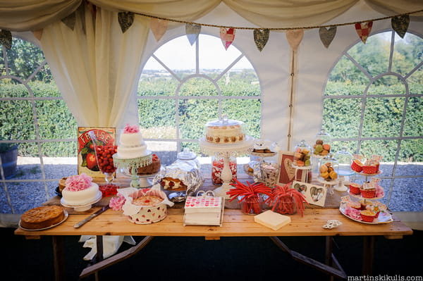 Wedding cake table