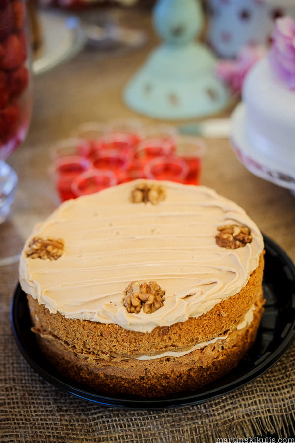 Walnut cake