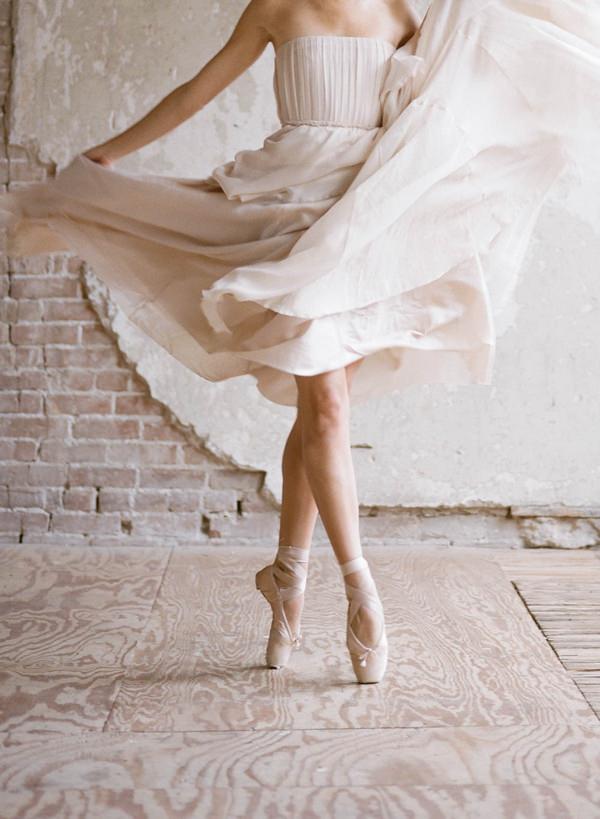 Ballerina bride on toes