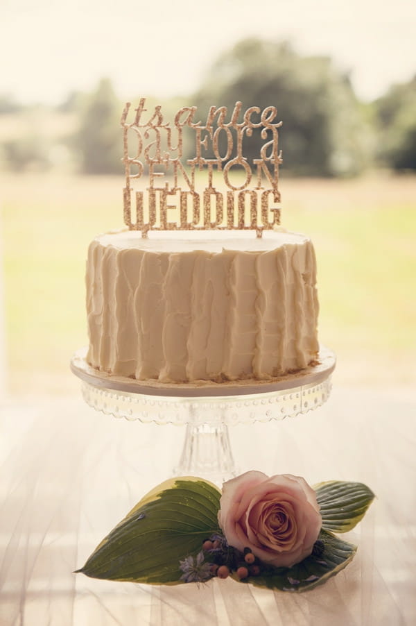 Simple wedding cake