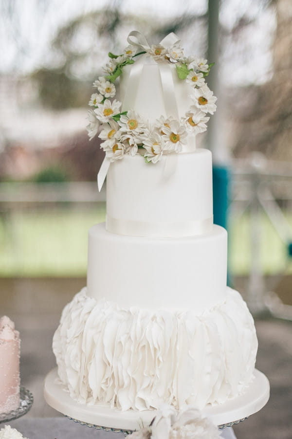 Wedding cake with flower chain detail