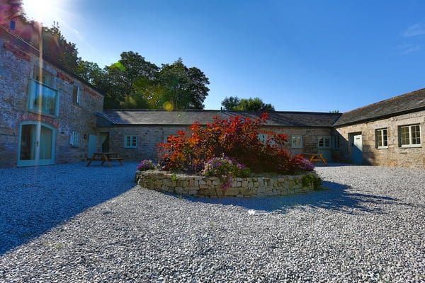 Cosawes Barton courtyard