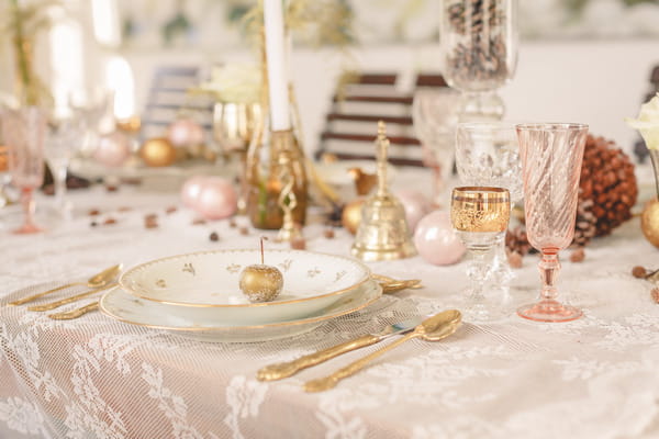 Elegant wedding table setting with gold detail