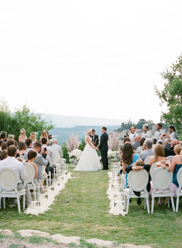 Outdoor wedding ceremony in Bonnieux, Provence