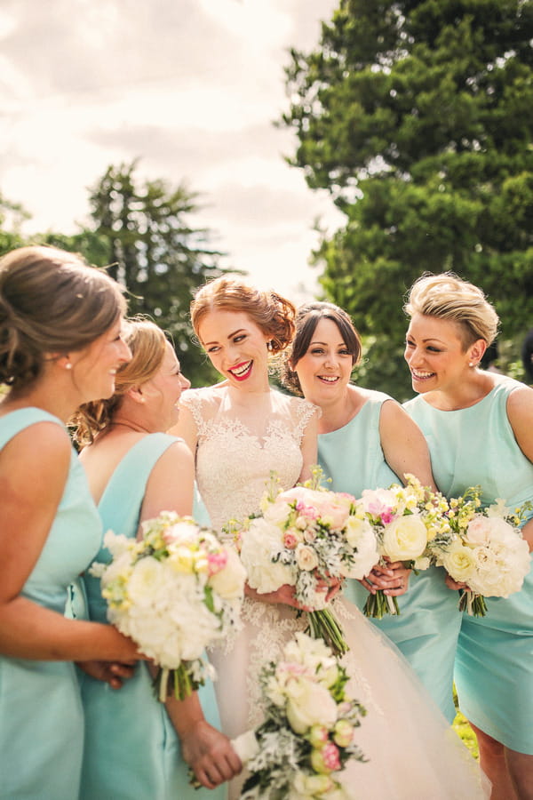 Bride with bridesmaids in mint dresses