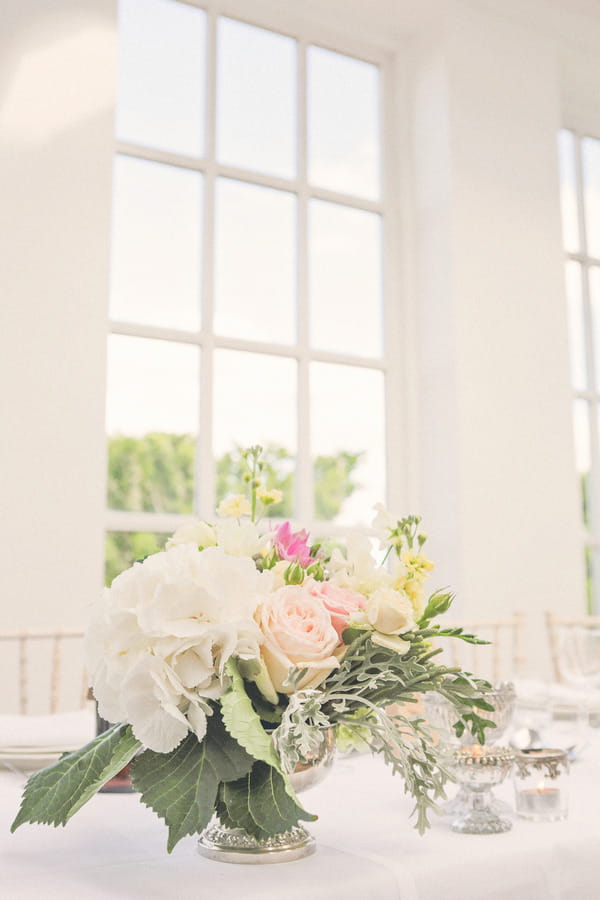 Pretty wedding table flowers