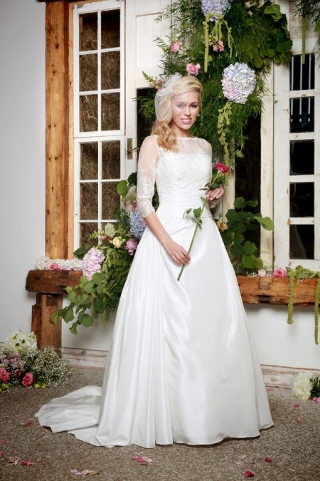 Amberley Wedding Dress with Rebecca Jacket - Amanda Wyatt She Walks with Beauty 2017 Bridal Collection