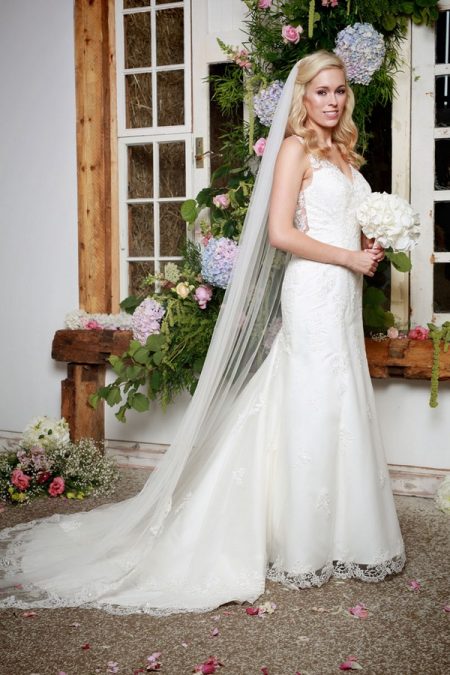 Elenor Wedding Dress with Veil - Amanda Wyatt She Walks with Beauty 2017 Bridal Collection