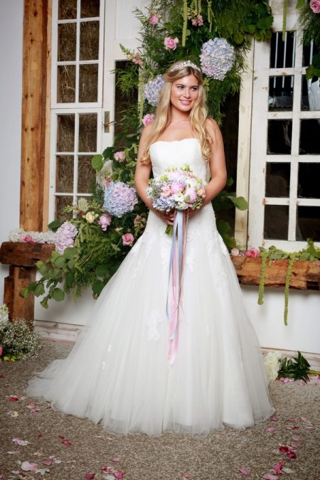 Florianna Wedding Dress - Amanda Wyatt She Walks with Beauty 2017 Bridal Collection