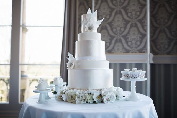 Elegant wedding cake