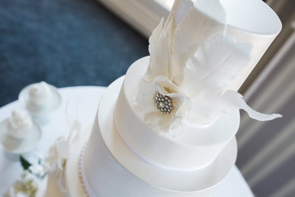 Elegant wedding cake with brooch detail