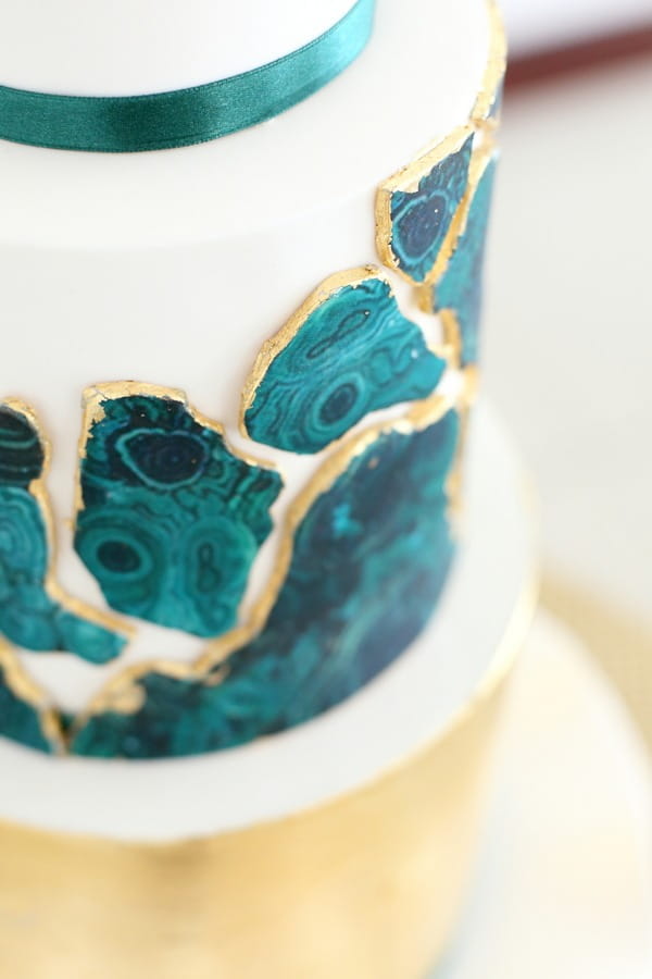 Marble wedding cake detail