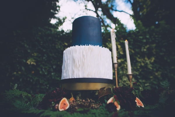 Indigo blue and white watercolour wedding cake