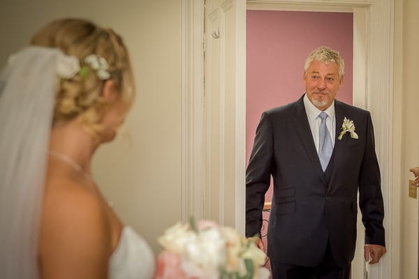 Father seeing daughter for first time on wedding day