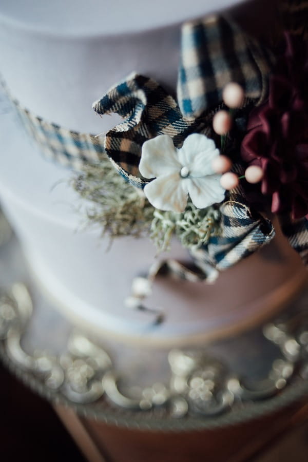 Floral wedding cake detail