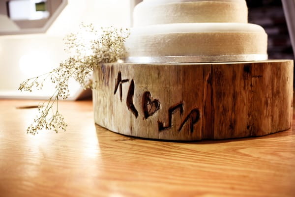 Carved log slice under wedding cake