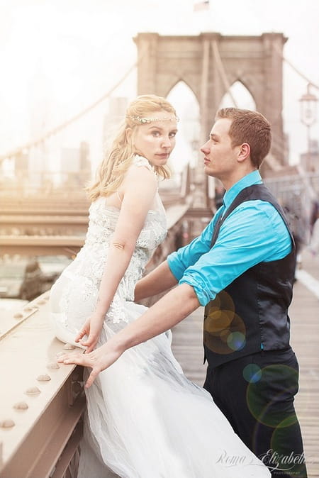 Bride and groom on Blooklyn Bridge - Picture by Roma Elizabeth Photography