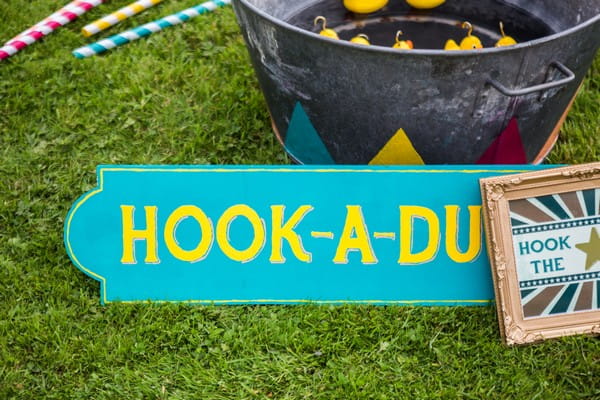 Hook-A-Duck sign