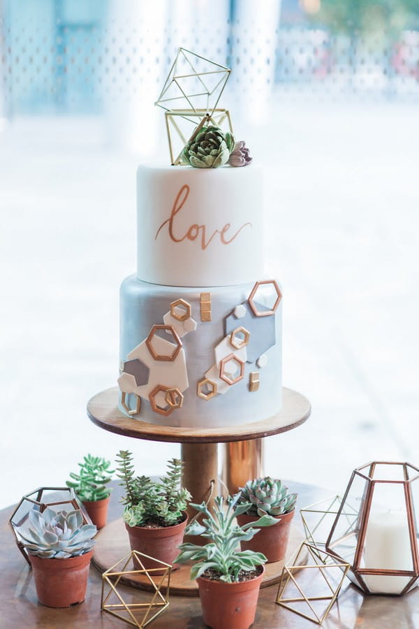 Wedding cake with geometric details