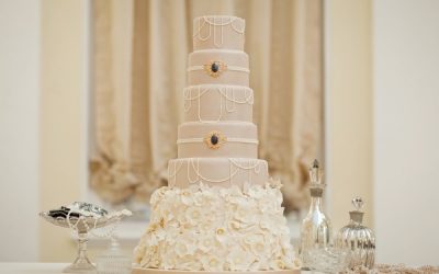 Who to Take to Your Wedding Cake Tasting