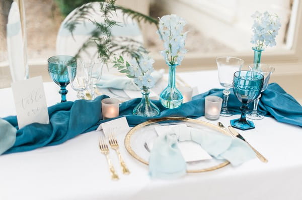 Wedding table with blue styling details