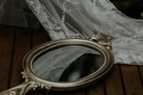 Hand mirror