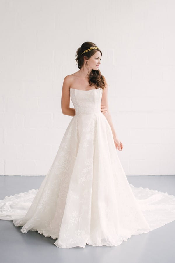 Pandora Wedding Dress from the Naomi Neoh Celestial 2018 Bridal Collection
