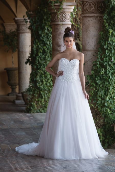 4034 Wedding Dress from the Sincerity Bridal SS18 Collection