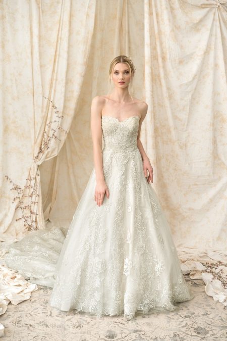 9907 Wedding Dress from the Justin Alexander Signature Spring/Summer 2018 Bridal Collection
