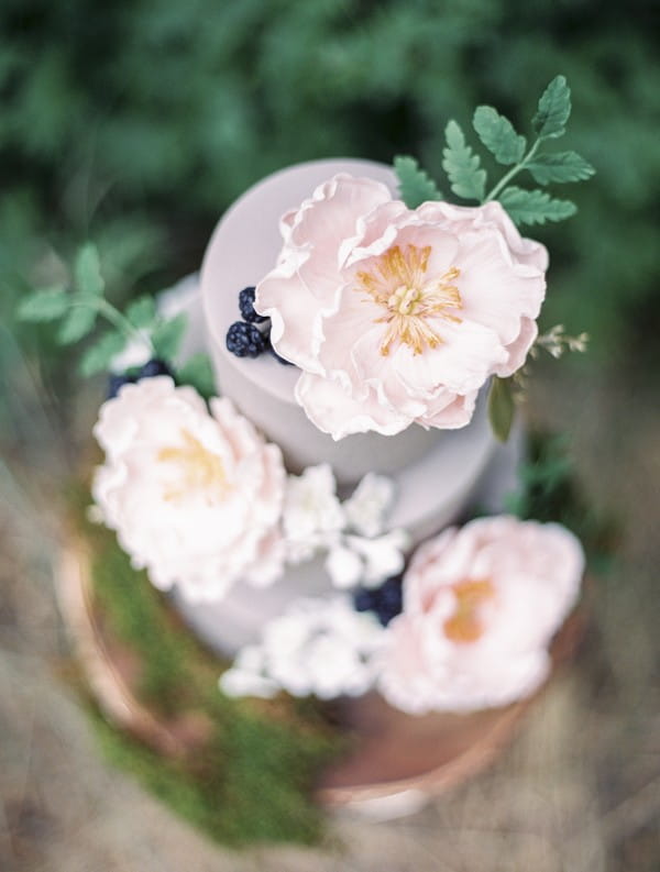 Sugar flowers on lavender coloured wedding cake