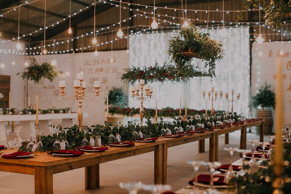 Rustic winter wedding table styling at Die Stoor