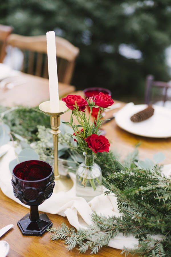 Candles and roses on wedding table